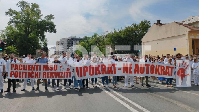 Skup ispred Kliničkog centra